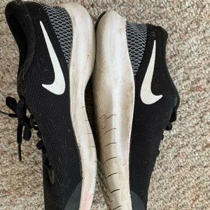 black nike shoes size 8.5